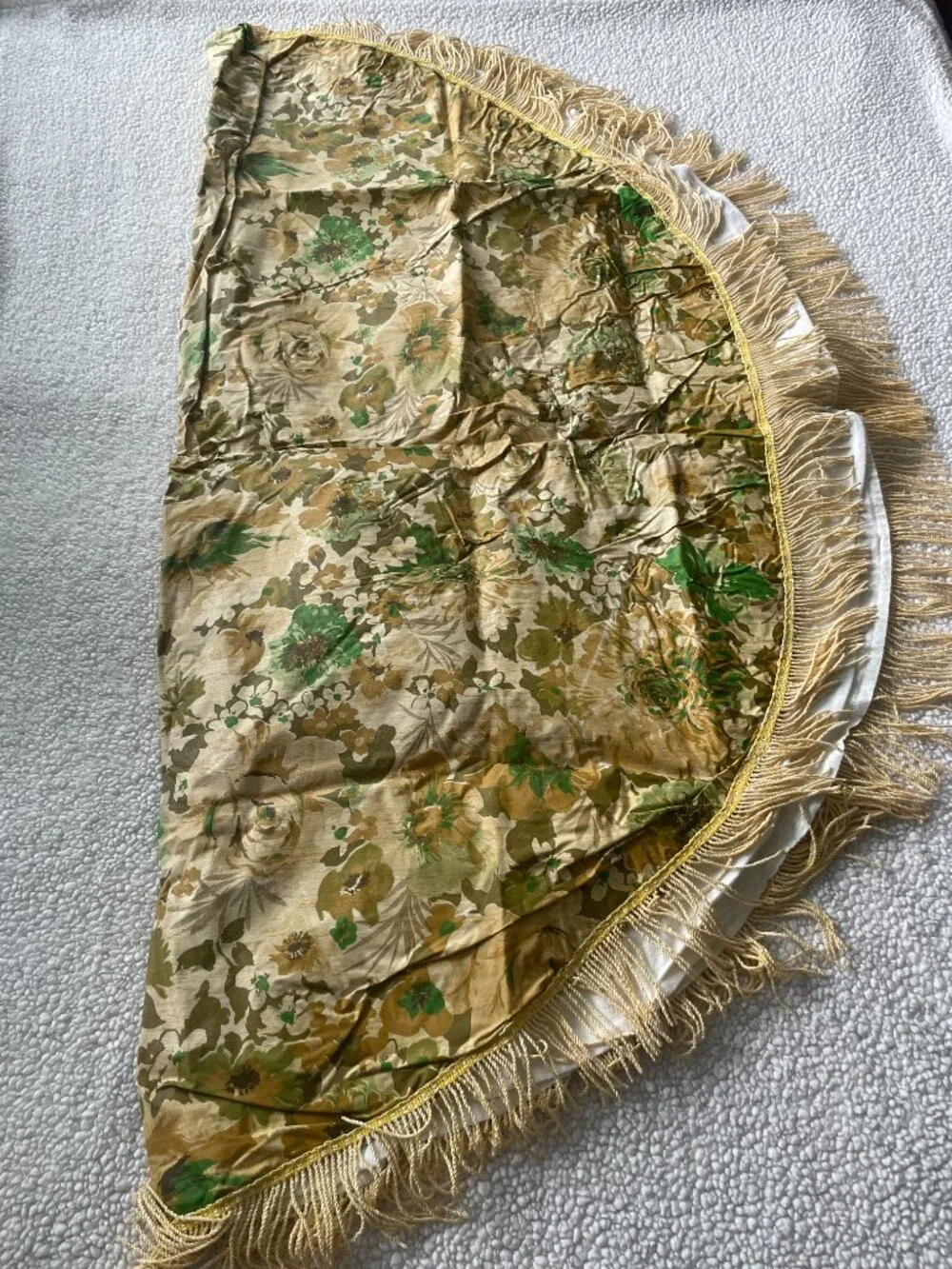 Vintage Vinyl Flannel Back Round Tablecloth with Fringe Floral Gold Green 49